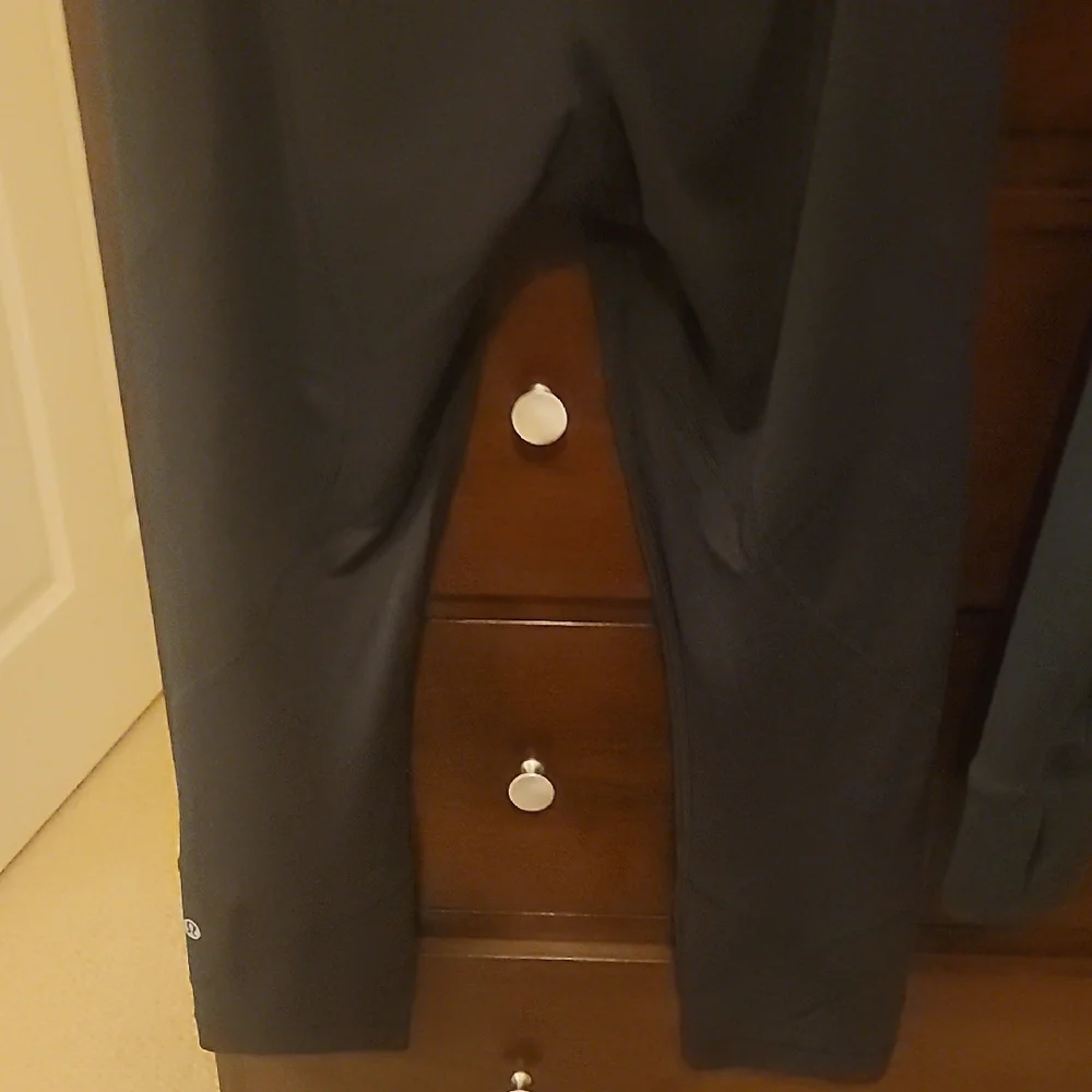 lululemon Black Cropped 23 Inch athletica Leggings Size 8 - Picture 4 of 8